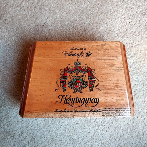 Arturo Fuente EMPTY wooden cigar box, hand made in Dominican Republic - Picture 2 of 12